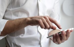 如何用AI优化拼多多运营岗位简历中的工作或实习经历？